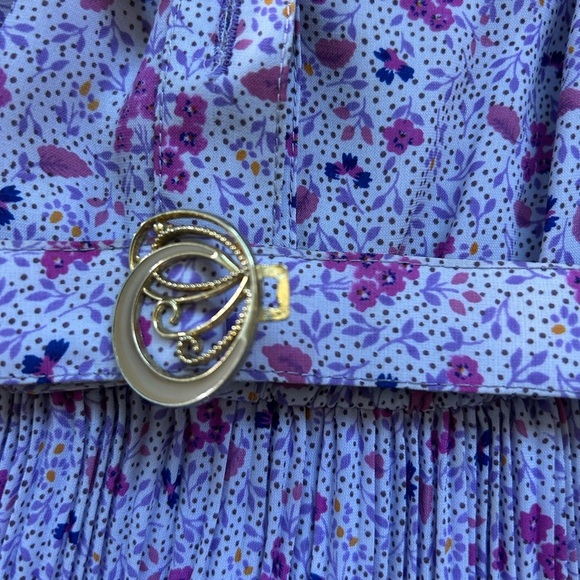 Vintage, floral, pleated, long sleeve dress, retro, feminine - Picture 5 of 9